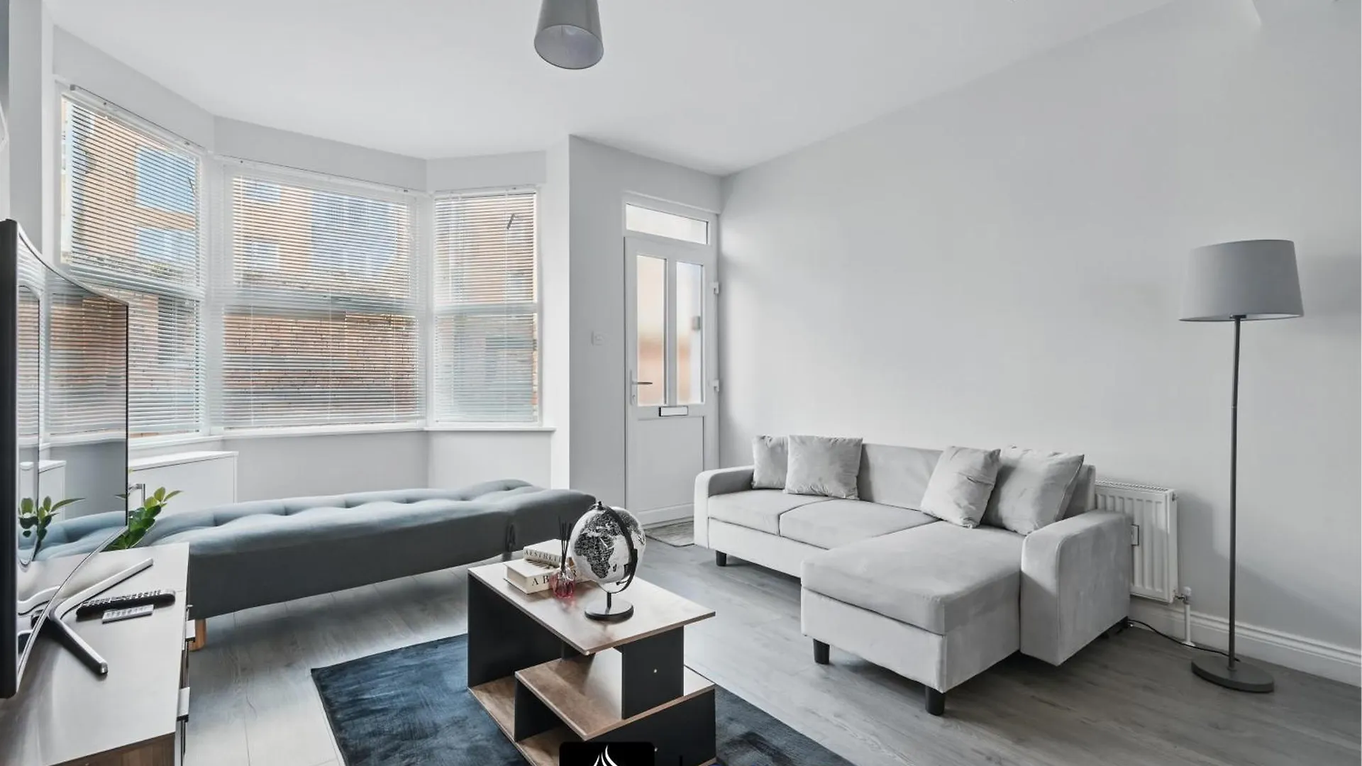 2 Bed House By Boyeilles Apartments Short Lets & Serviced Accommodation Belfast With Pool Table & Free Parking 영국