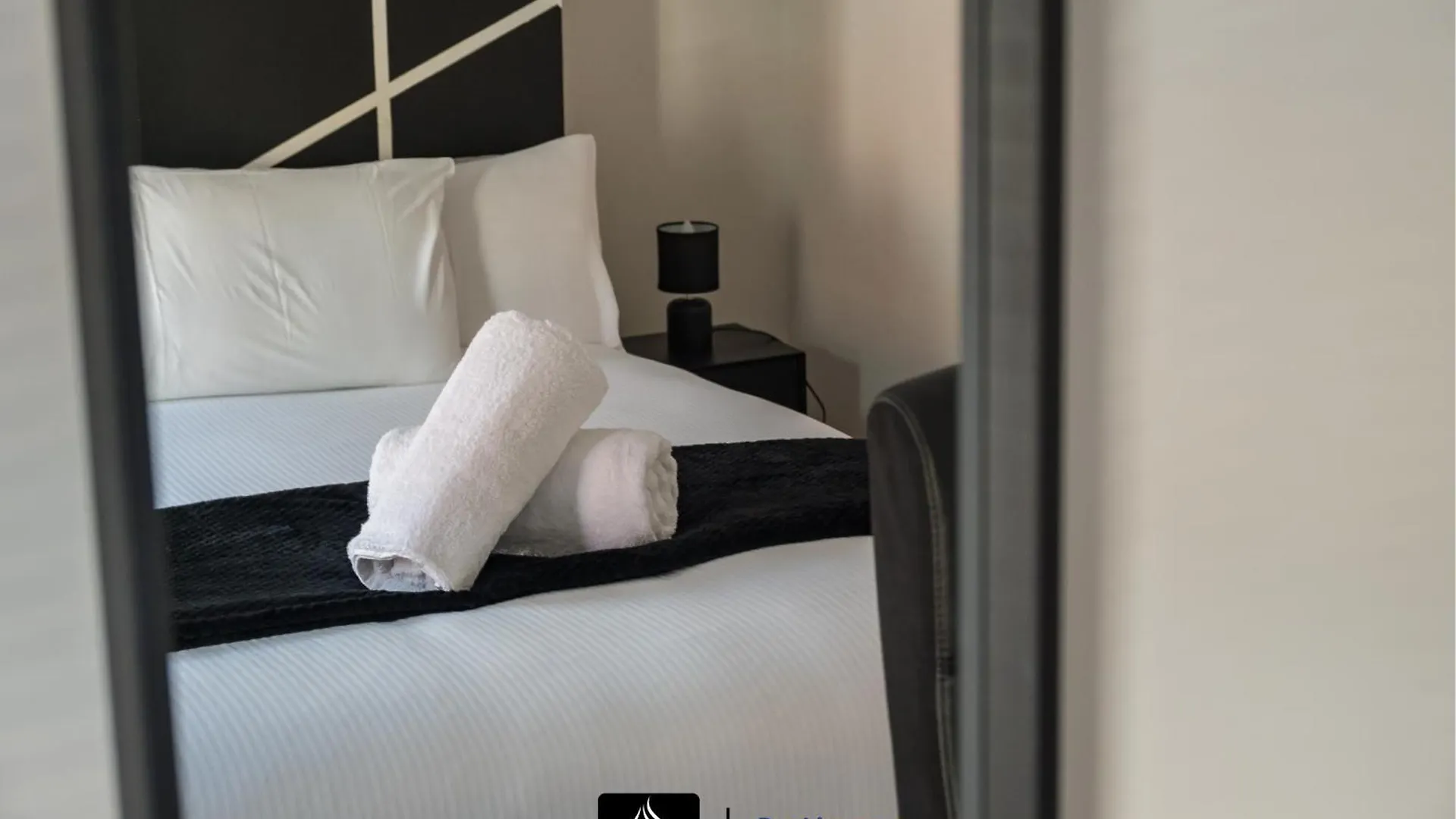 2 Bed House By Boyeilles Apartments Short Lets & Serviced Accommodation Belfast With Pool Table & Free Parking 0*,  영국