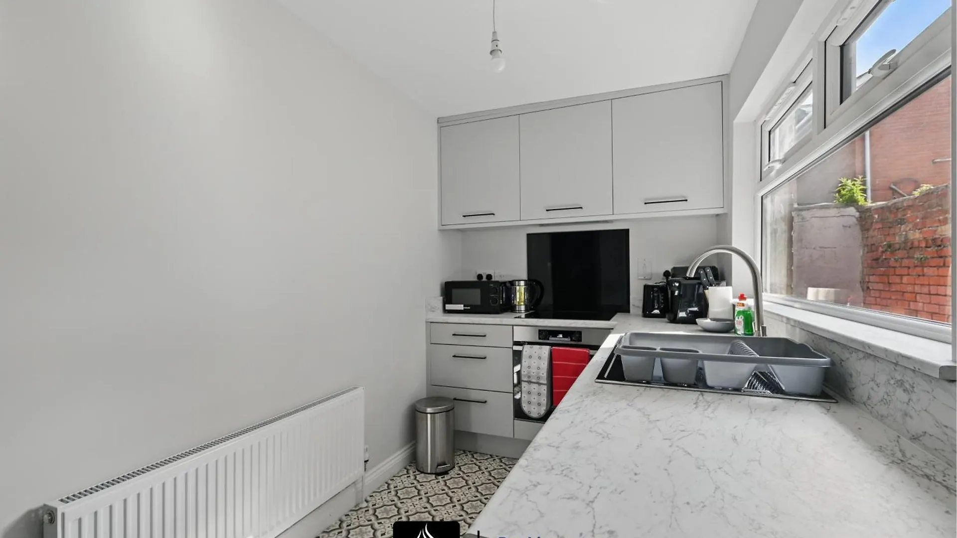 2 Bed House By Boyeilles Apartments Short Lets & Serviced Accommodation Belfast With Pool Table & Free Parking 펜션