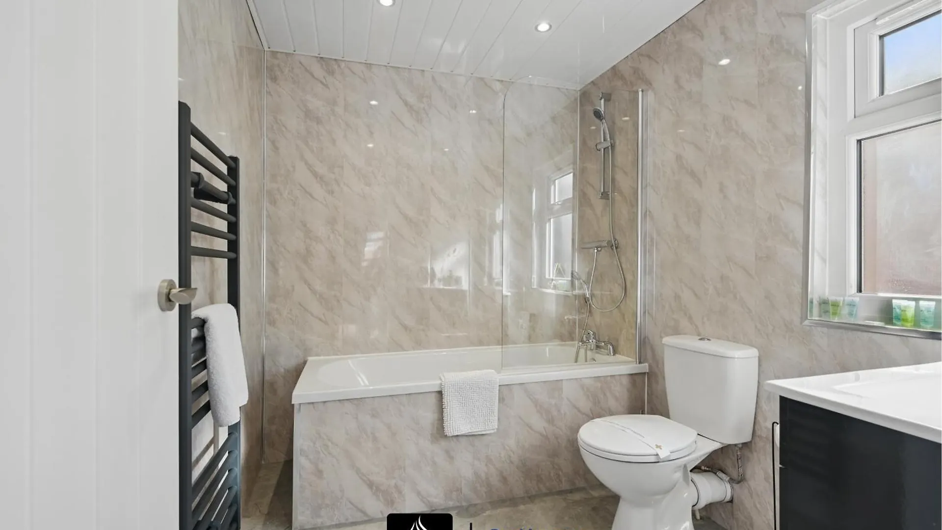펜션 2 Bed House By Boyeilles Apartments Short Lets & Serviced Accommodation Belfast With Pool Table & Free Parking 영국