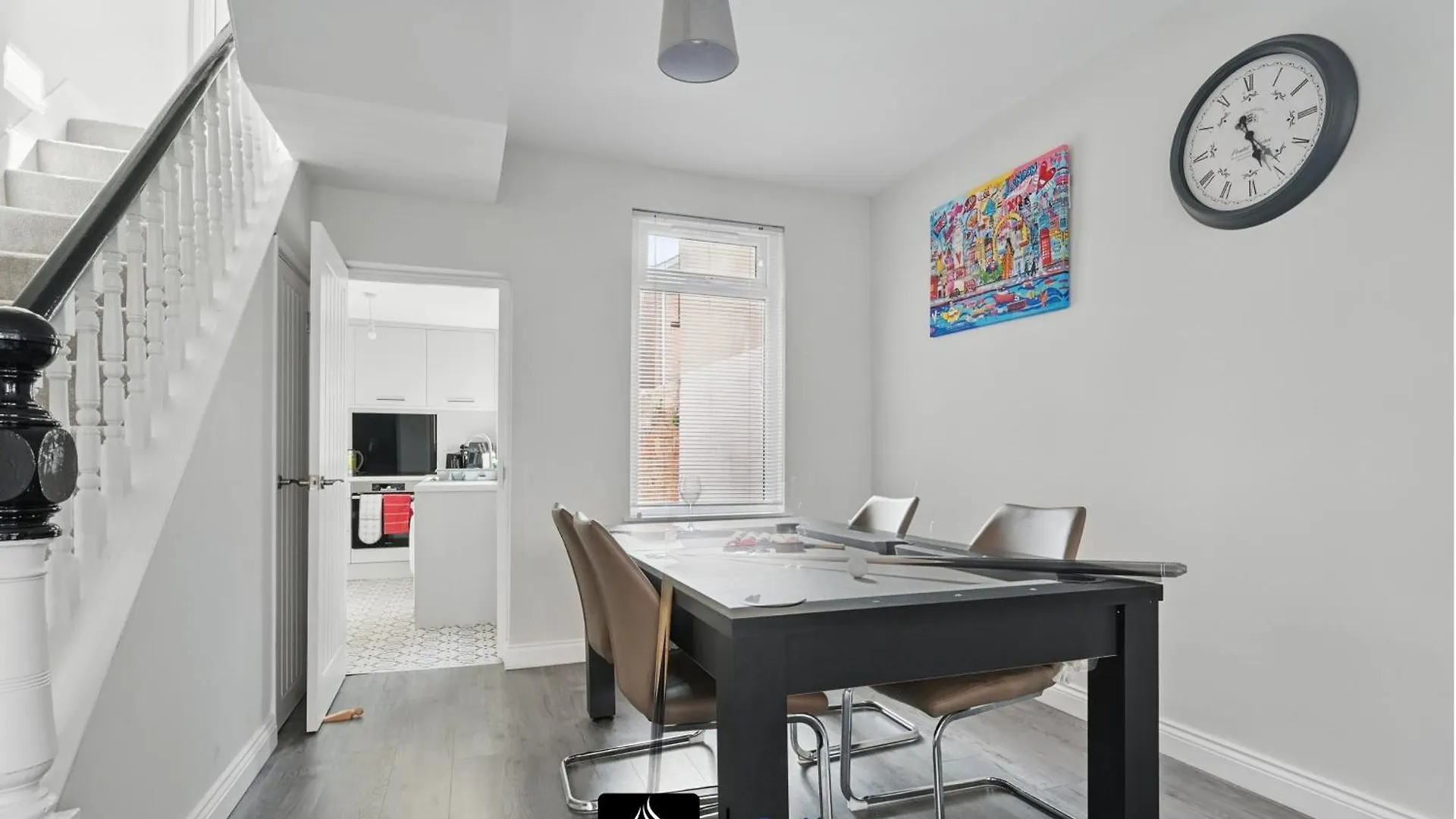 2 Bed House By Boyeilles Apartments Short Lets & Serviced Accommodation Belfast With Pool Table & Free Parking