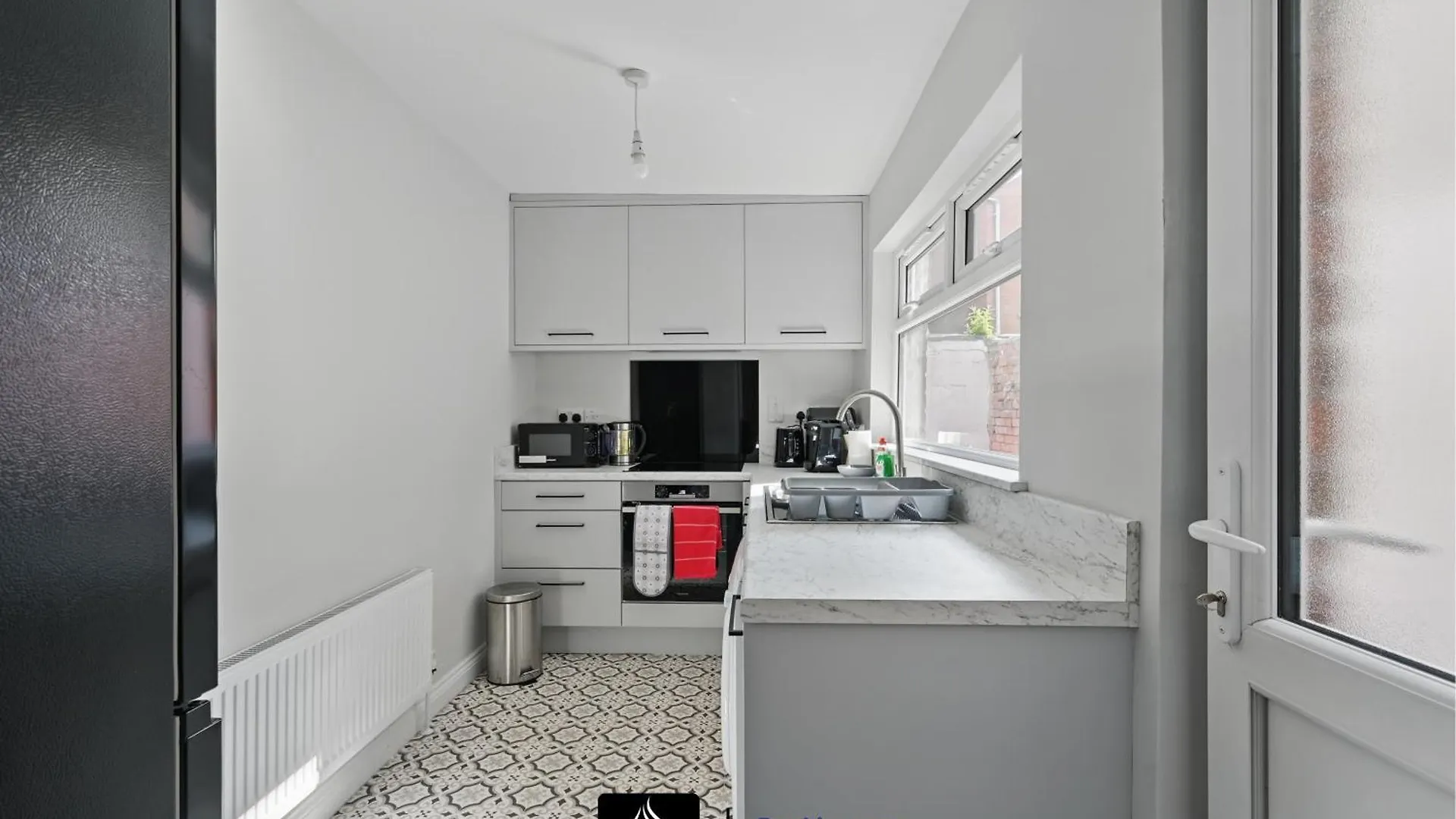 2 Bed House By Boyeilles Apartments Short Lets & Serviced Accommodation Belfast With Pool Table & Free Parking 영국