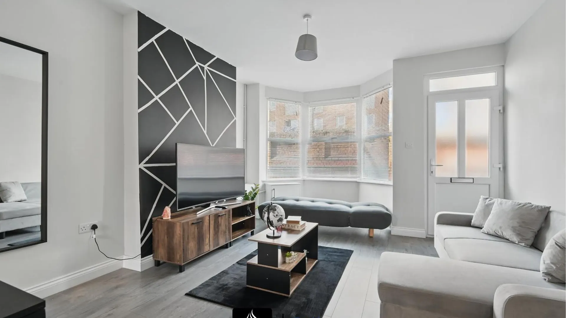 2 Bed House By Boyeilles Apartments Short Lets & Serviced Accommodation Belfast With Pool Table & Free Parking 0*,