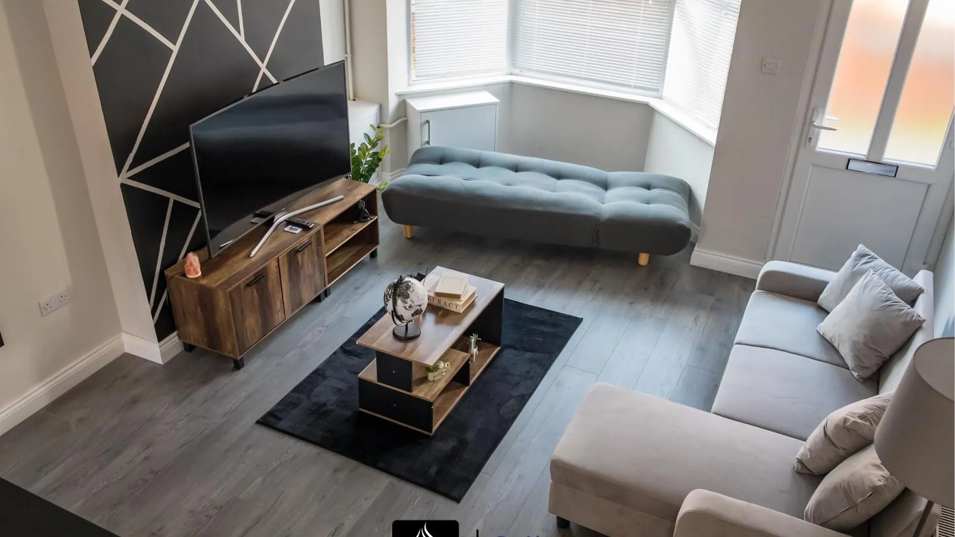 2 Bed House By Boyeilles Apartments Short Lets & Serviced Accommodation Belfast With Pool Table & Free Parking 0*,  Regno Unito