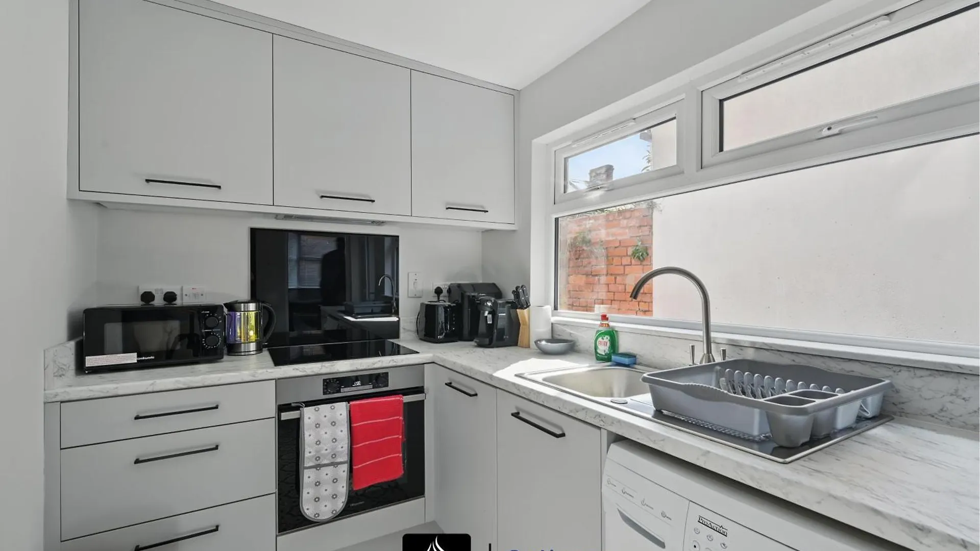 2 Bed House By Boyeilles Apartments Short Lets & Serviced Accommodation Belfast With Pool Table & Free Parking Casa vacanze
